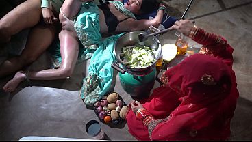 Ibu Tiri Dapur Xxx, Sambil Masak Goyang-goyang, Bikin Ngilu Dan Basah, Step Mom India Desi Di Dapur.