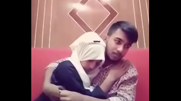 Desi Cewek Sama Cowok Lagi Ciuman Panas Di Hotel, Bibir Nempel Gak Mau Lepas.