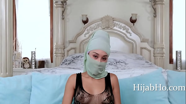 Ibu Tiri Berhijab Bikin Tenang, Nih – Cali Lee Bikin Hati Panas