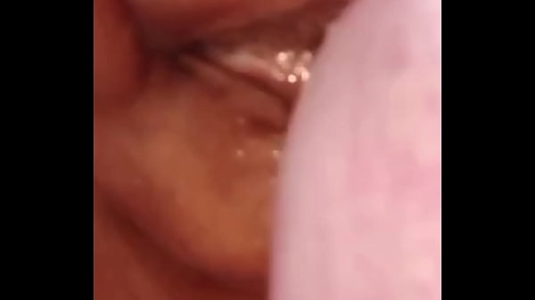 Desi Bhabhi Lagi Ngacengin, Crot Di Sini Doi Minta Digenjot.