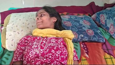 Desi Bhabhi Digebas Tetangga Sampai Meringis Kesakitan