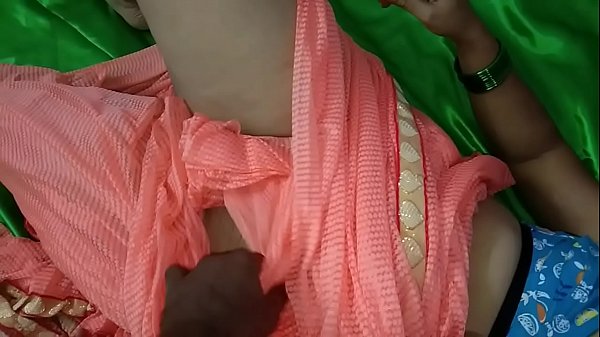 देसी सविता को जोर से चोदता हुआ
