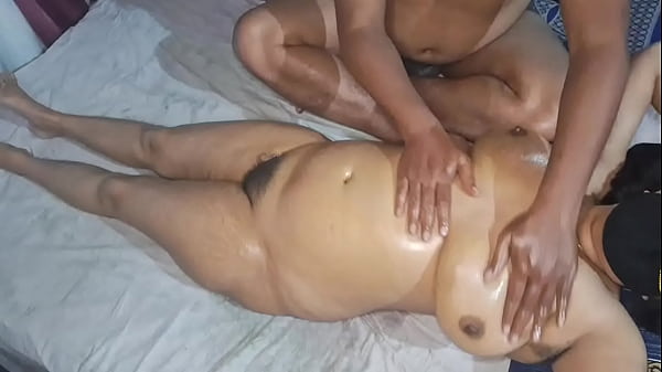 Desi Indian Bhabhi Bugil Total, Pijat Panas Bikin Crot.