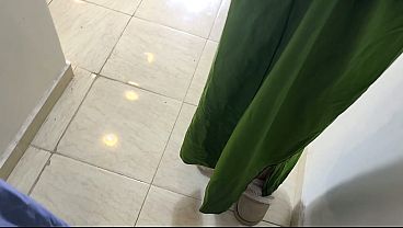 Film Bokep Tukang Ledeng Sama Temennya Ngewein Ibu Rumah Tangga Biar Benerin Kran, Kontol Arab Panas, Omongan Bikin Horny, Suara Jelas, Badan Montok