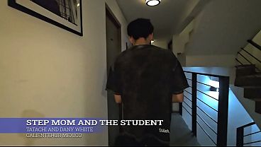 Ibu Tiri Lagi Nungguin Muridnya Yang Lagi Panas, Siap Digebukin Di Atas Ranjang.