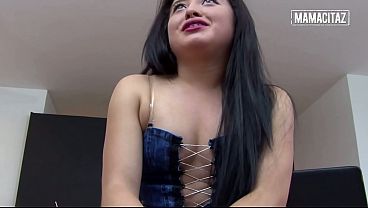 Goyangin Pantat Gede Latina Pake Rok Mini… Dia Nggak Tahan Megang-megang Terus.