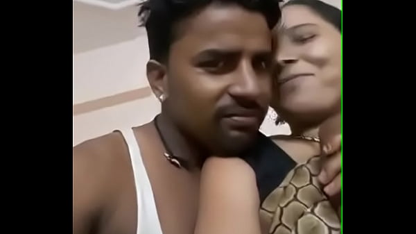 Desi Aunty Montok Dipencet-pencet, Toket Gede Minta Digebukin