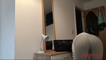 Sengaja Memperlihatkan Kontol Tegangku Ke Ibu Tiri.