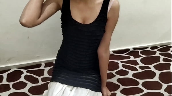 Sundar Desi Indian Behen Ko Chocolate Dekar Step Brother Ne Pehli Baar Chod Diya, Hindi Audio Ke Saath.