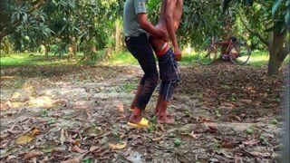 Tonton Video Panas Dua Pria India Bercinta Di Kebun Mangga, Penuh Nafsu Dan Kenikmatan Liar.