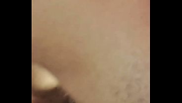 سعودي متحمس يشوف مرته تتناك قدامه و هو بيتفرج على سكس عربي نار، دياثة سعودية جامدة.