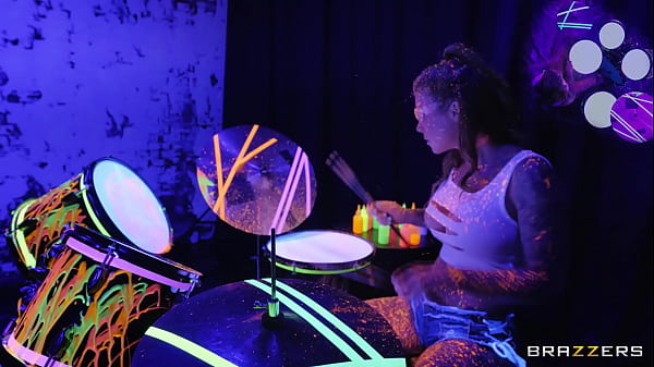 Tonton Trailer Full Bang The Drummer Dari Brazzers, Bikin M***m Basah, Siap-siap Nge***e Keras Abis