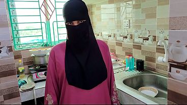 Selagi Istri Pergi, Suami Brengsek Ngentot Pembantu Hijab Di Rumah, Crot Di Dalem.